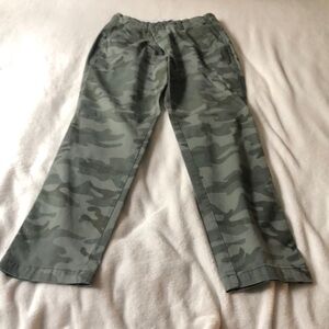 GAP Camouflage girlfriend, chinos size 4.